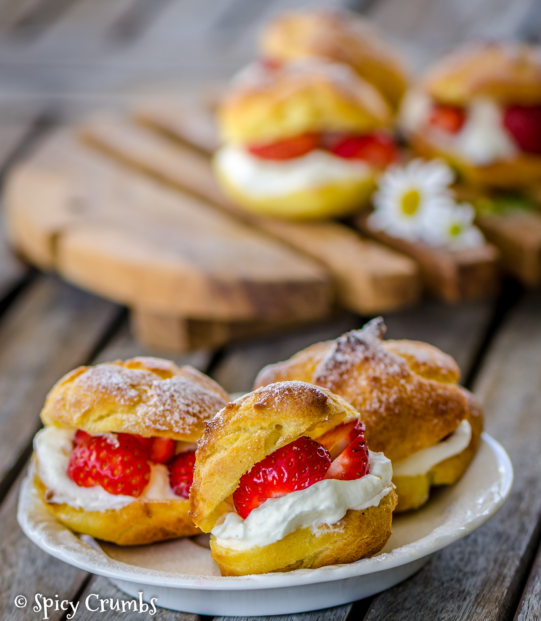 profiteroles s jahodami